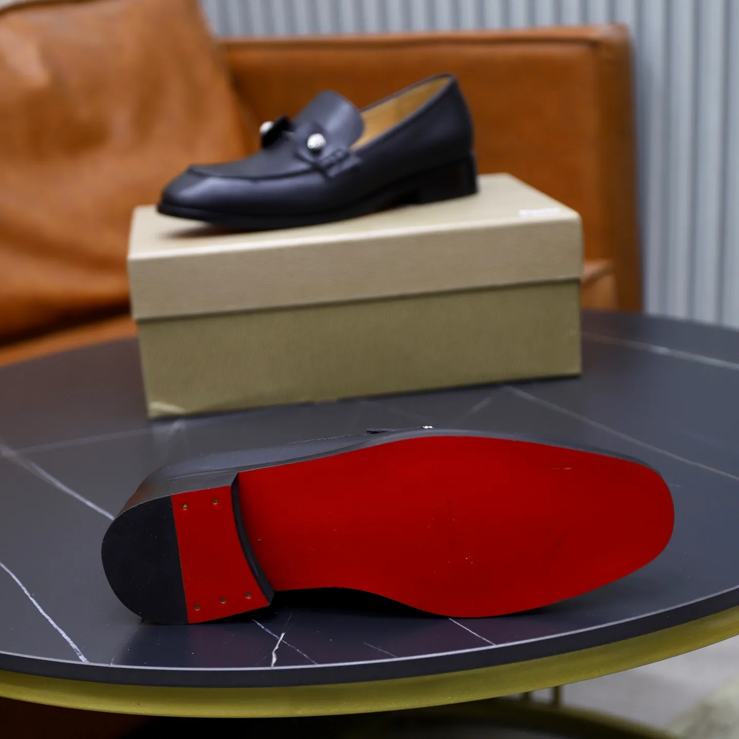 Ex-factory price: 680💰Christia*.Loubouti*🆑High-end men’s business formal leather shoes｜Classic red sole shoes｜Original imported first-layer cowhide｜Water-dyed cowhide lining｜Italian imported red rubber outsole｜High-end luxury｜Perfect interpretation of fashion, sunshine, style, suitable for various occasions Size: 38-44 (customized for 45, 46, 47)